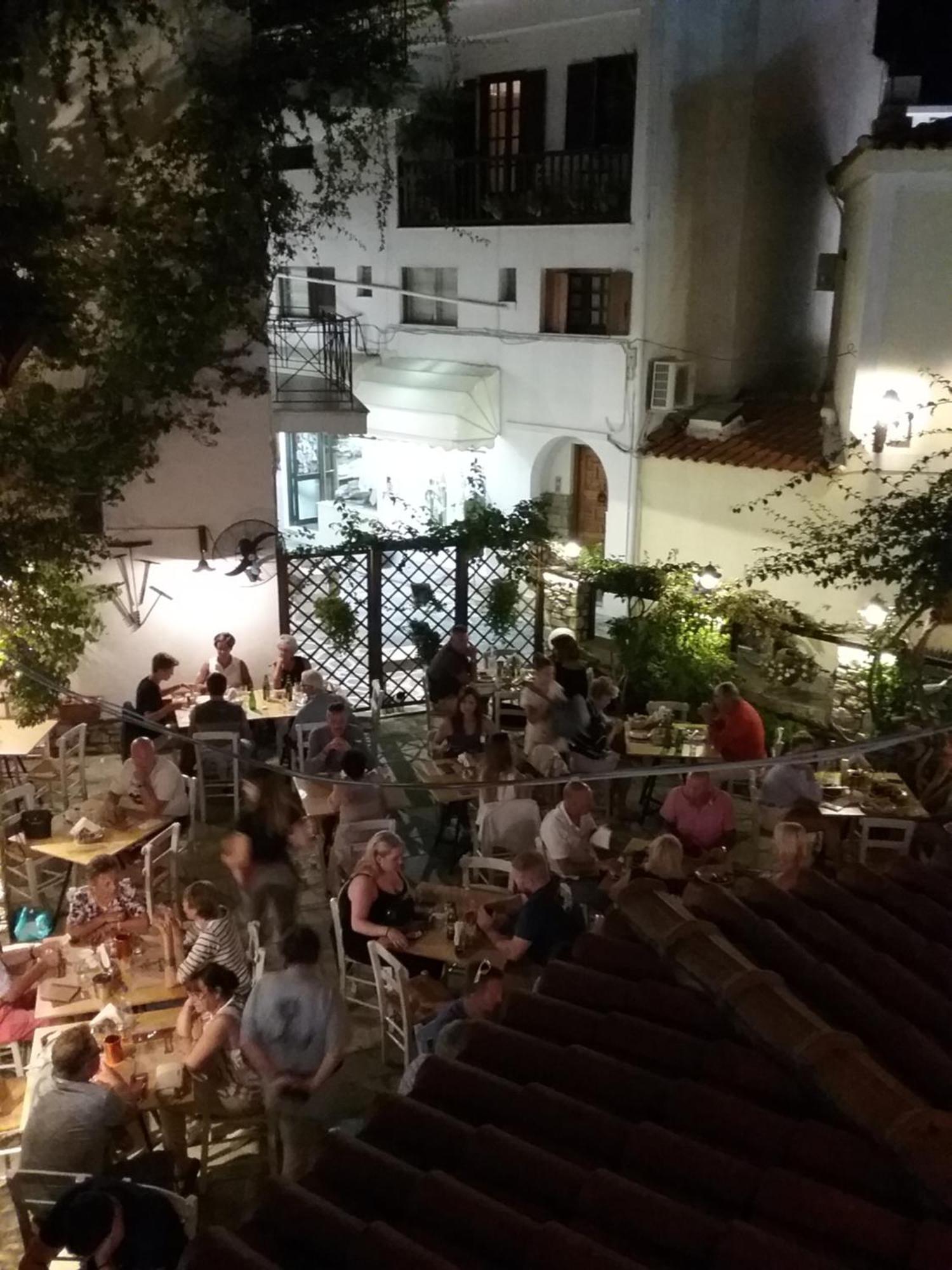 Mouria Hotel Скиатос Екстериор снимка